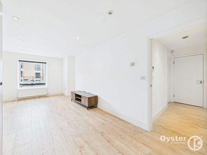 1 Bedroom Flat To Rent In Buckingham Parade, The Broadway, Stanmore, HA7