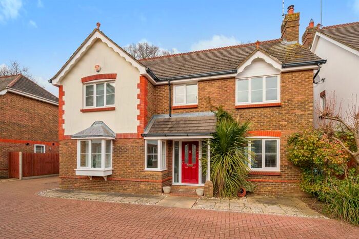 4 Bedroom Detached House For Sale In Strawberry Fields, Bramley, RG26