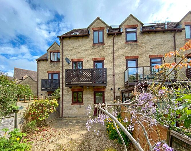 3 Bedroom End Of Terrace House To Rent In Langdale Gate, Witney, Oxfordshire, OX28