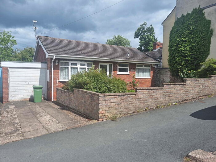 2 Bedroom Detached Bungalow To Rent In Crabbe Street, Stourbridge, West Midlands, DY9