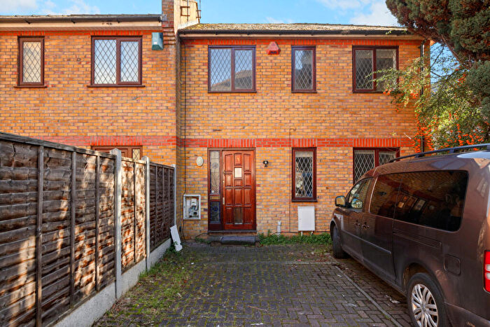 2 Bedroom Semi-Detached House To Rent In Hayfield Yard, London, E1
