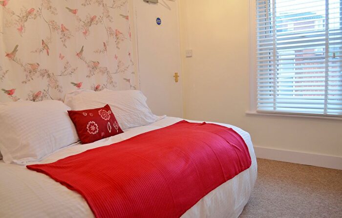 2 Bedroom Flat To Rent In Cross Street, Oxford, Oxfordshire, OX4