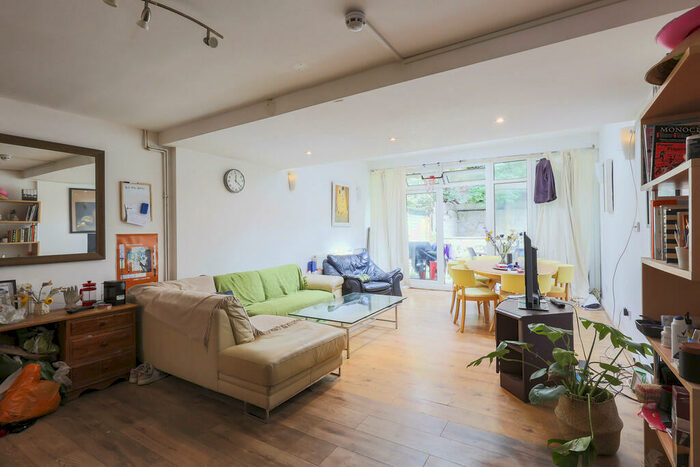 5 Bedroom Mews To Rent In Penderyn Way, Holloway, London, N7