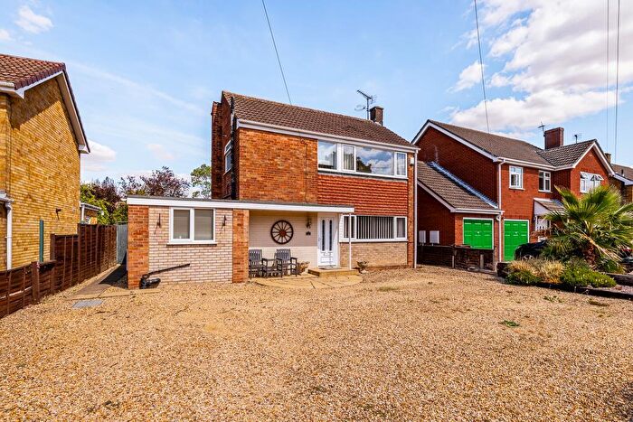3 Bedroom Detached House For Sale In Rotten Row, Pinchbeck, PE11