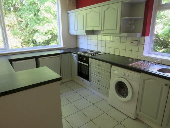 2 Bedroom Flat To Rent In Savoy Close, Birmingham, B32