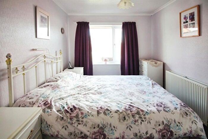 2 Bedroom Semi-Detached Bungalow For Sale In Rockingham Way, Leeds, LS15