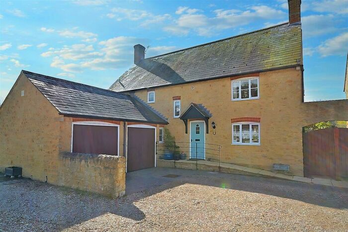 4 Bedroom Detached House For Sale In Roberts Close, Burton Bradstock, Bridport, DT6