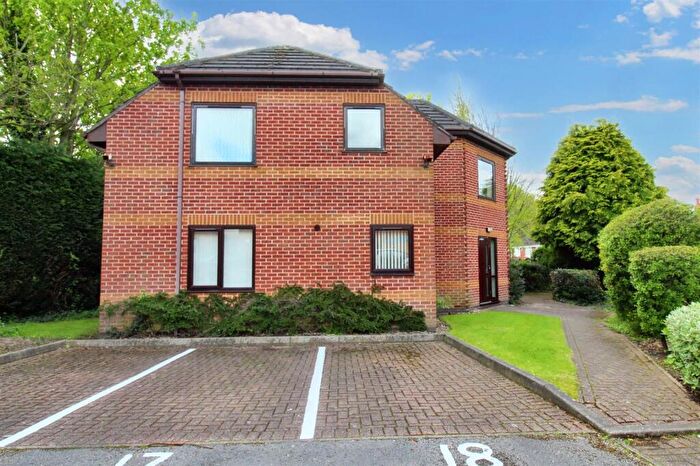 2 Bedroom Apartment To Rent In Park View Court, Chilwell, NG9