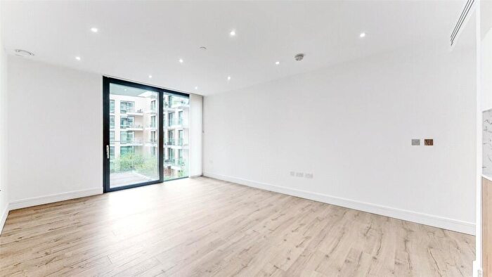 2 Bedroom Flat To Rent In Perilla House, London, E1