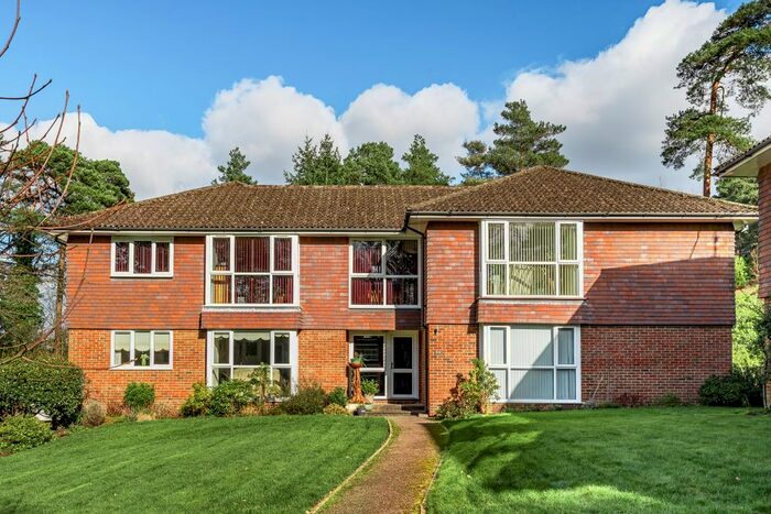 2 Bedroom Flat To Rent In Latchwood Lane, Lower Bourne, Farnham, GU10