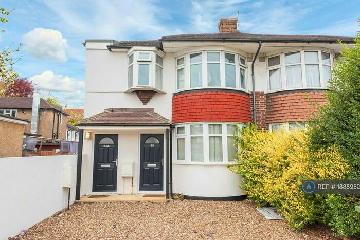 2 Bedroom Maisonette To Rent In Rydens Grove, Surrey, KT12
