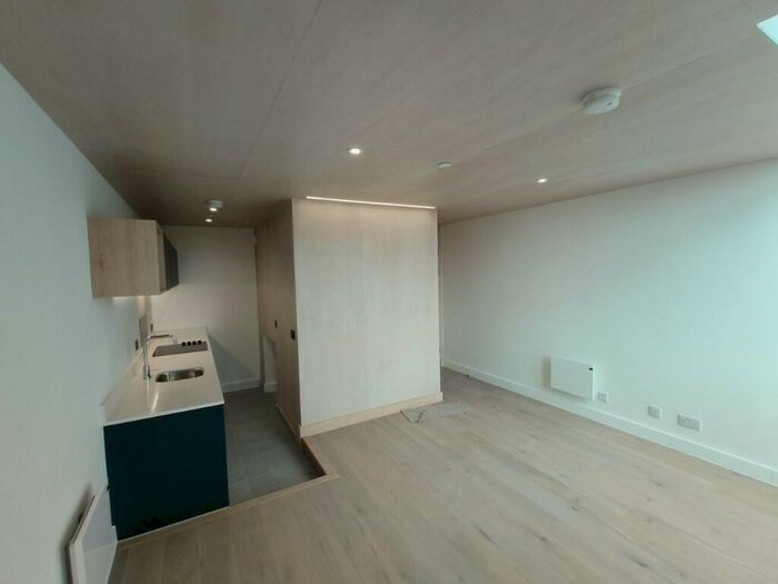 2 Bedroom Apartment For Sale In Sky Garden, Spinners Way, Manchester, Greater Manchester, M15