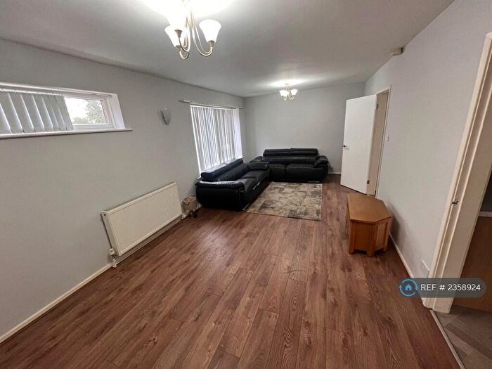 2 Bedroom Flat To Rent In Palmerston Road, Mossley Hill, Liverpool, L18