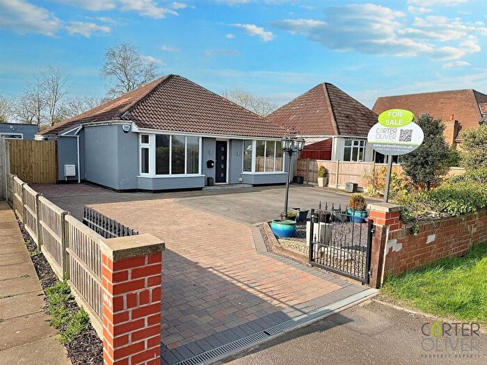 2 Bedroom Detached Bungalow For Sale In Coventry Road, Brinklow, Rugby, CV23