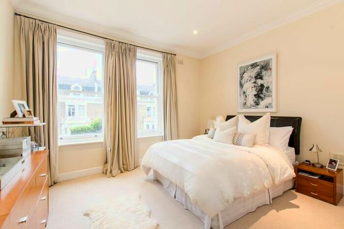 2 Bedroom Flat To Rent In Penywern Road, Earls Court, London, SW5