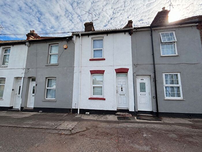 3 Bedroom Terraced House To Rent In Castle Road, Chatham, ME4
