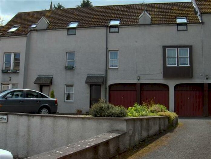 3 Bedroom Maisonette To Rent In Tannery Court, Cupar, KY15