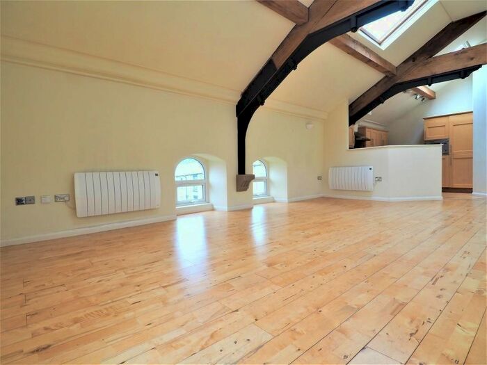 2 Bedroom Flat To Rent In Stamford Road, Mossley, Ashton-Under-Lyne, OL5