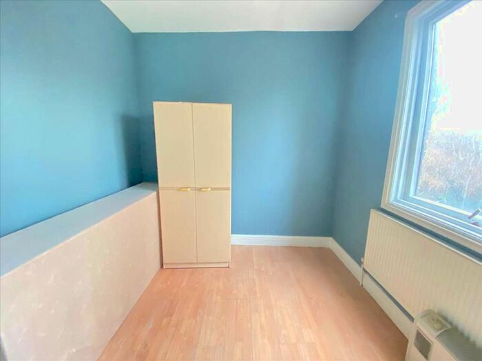 Studio To Rent In Craven Avenue, London, W5