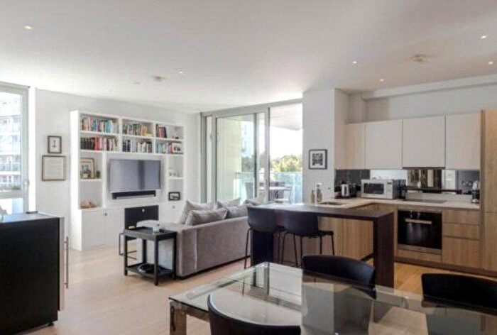 2 Bedroom Flat To Rent In Grand Tower, Plaza Gardens, London, SW15