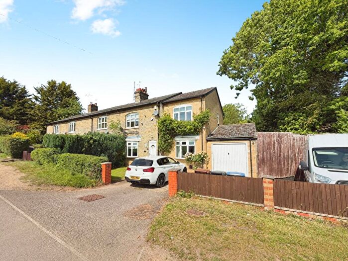 4 Bedroom Semi-Detached House To Rent In London Road Woolmer Green, Woolmer Green, SG3