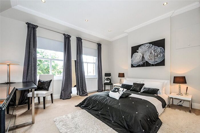 2 Bedroom Flat To Rent In Kensington Court, Kensington, W8