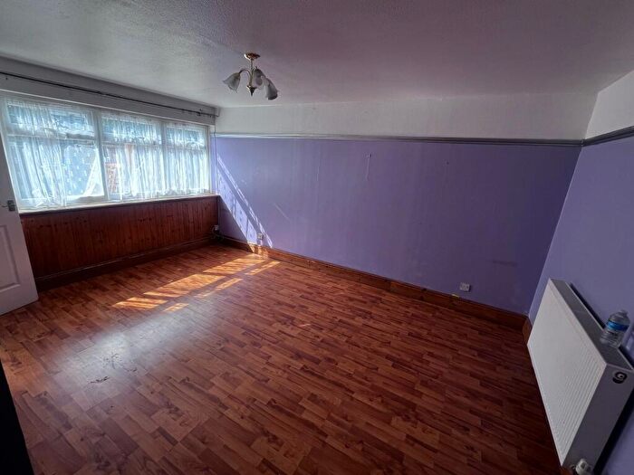 3 Bedroom House To Rent In Metric Walk, Smethwick, B67