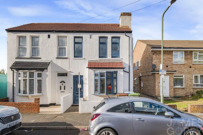 3 Bedroom Semi-Detached House For Sale In Overton Road, London, SE2