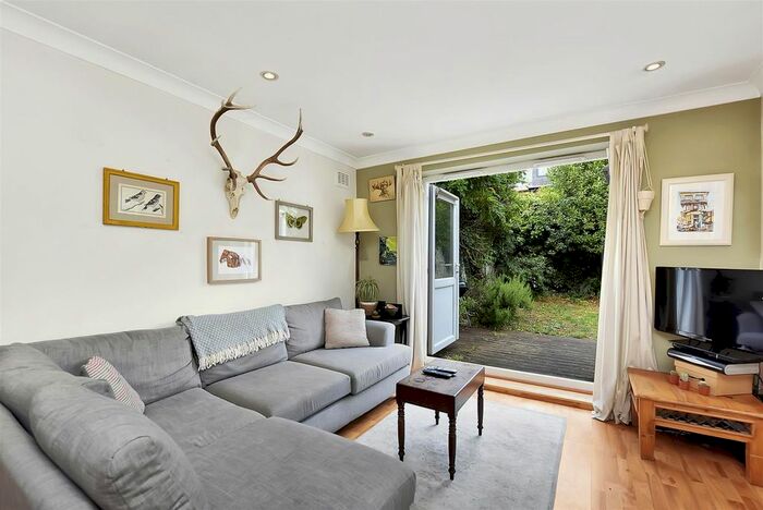 2 Bedroom Flat To Rent In Mayflower Road, London, SW9