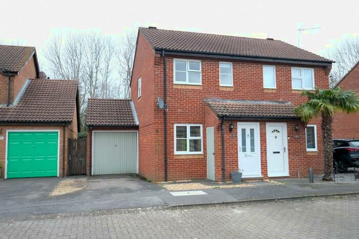 2 Bedroom Semi-Detached House For Sale In Ripplewood, Marchwood, Southampton, SO40