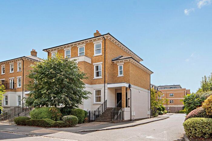 3 Bedroom Maisonette For Sale In Claremont Road, Windsor, Berkshire, SL4