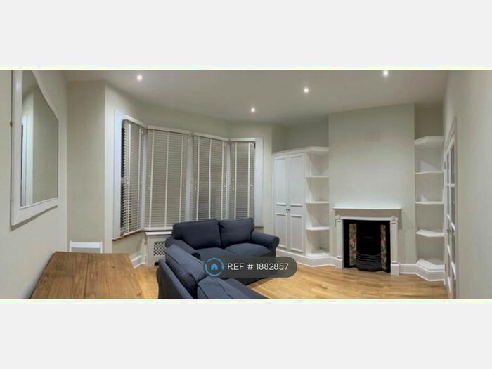 2 Bedroom Flat To Rent In Holmewood Road, London, SW2
