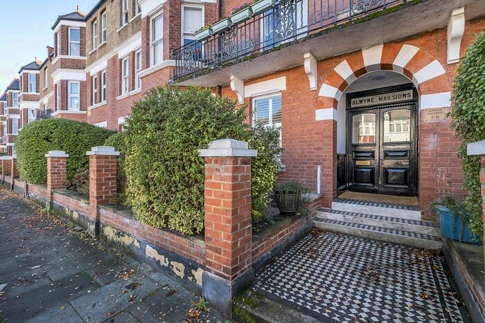 3 Bedroom Flat To Rent In Alwyne Road, London, SW19