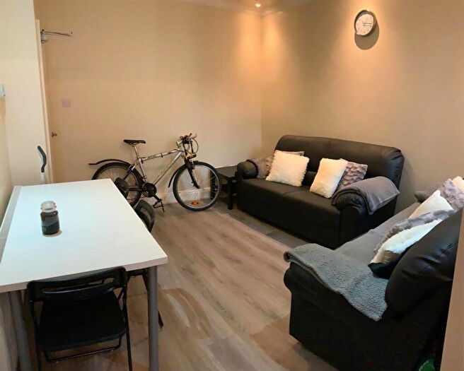 6 Bedroom House To Rent In Haydn Avenue, Manchester, M14