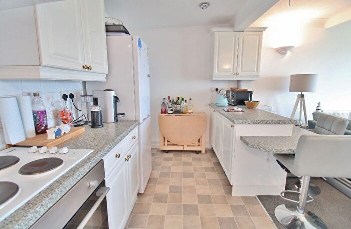 2 Bedroom Chalet For Sale In Chilling Lane, Warsash, Southampton, SO31