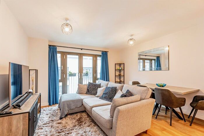 1 Bedroom Flat For Sale In Rope Walk, Bristol, BS1