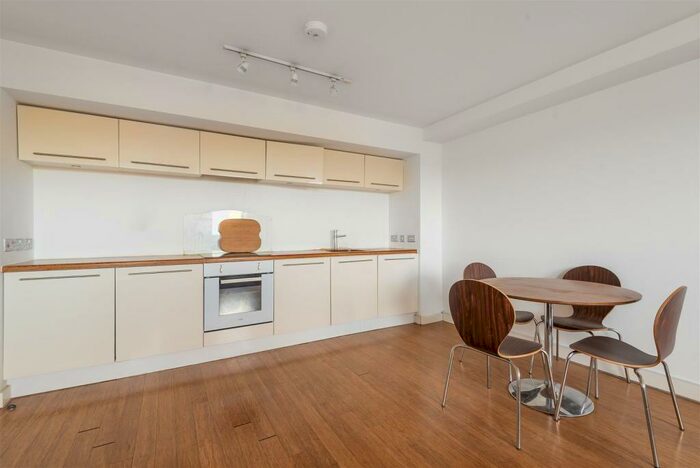 2 Bedroom Apartment To Rent In Greenhouse, Leeds, LS11