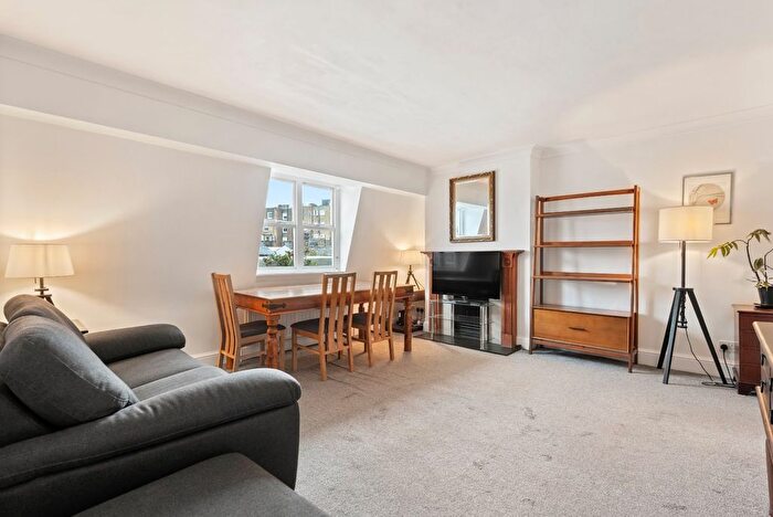 2 Bedroom Flat To Rent In Kenway Road, Earls Court, SW5