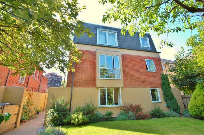 2 Bedroom Flat To Rent In St Cross, SO23