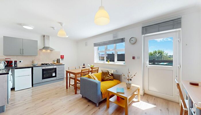 1 Bedroom Flat To Rent In Burnley Road, Dollis Hill, (Gas+ Water Included), NW10