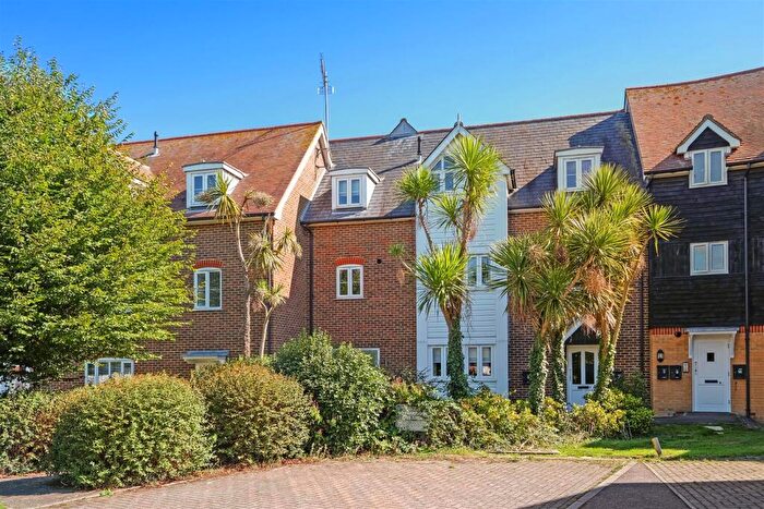 2 Bedroom Apartment For Sale In Bluefield Mews, Whitstable, CT5