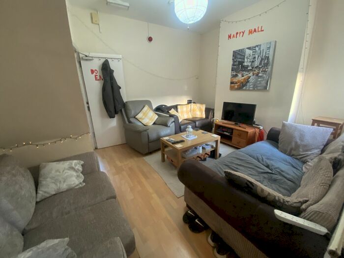 5 Bedroom Property To Rent In Lisvane Street, Cathays, Cardiff CF24