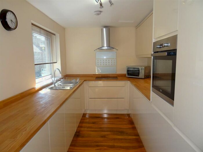 2 Bedroom Flat To Rent In Bridgend Court, Perth, PH2