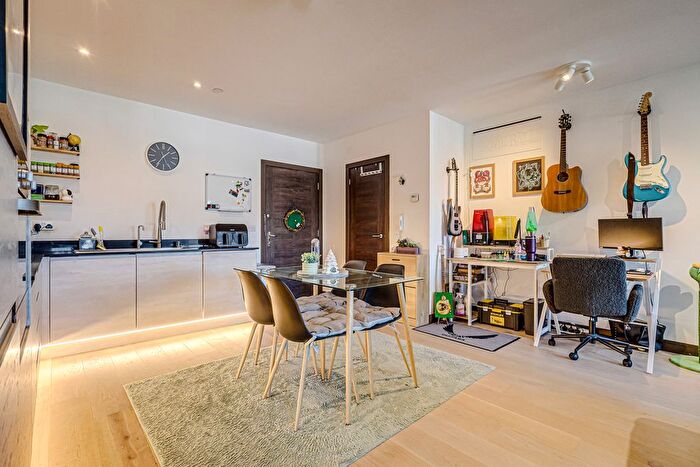 1 Bedroom Flat For Sale In Fairfax Drive, Southend-On-Sea, SS0