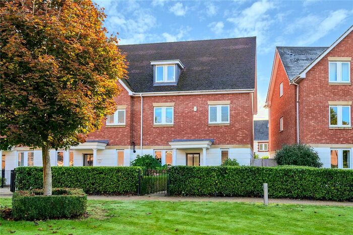 4 Bedroom Country House To Rent In Lakeside Drive, Chobham, Surrey, GU24