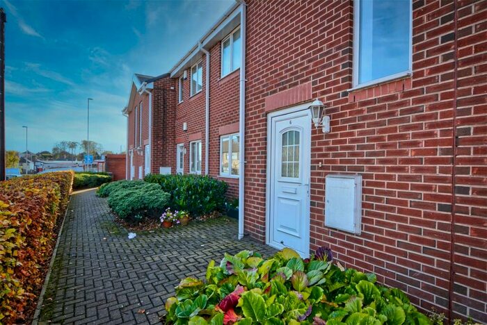 2 Bedroom Flat To Rent In Town End Court, South End Grove, Bramley, Leeds, LS13