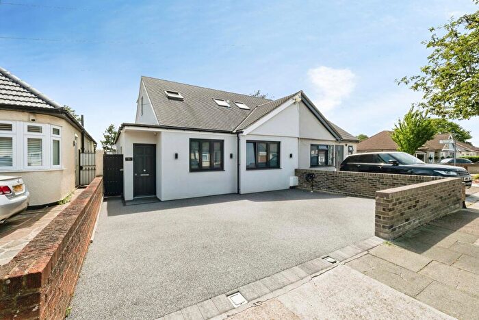 4 Bedroom Bungalow For Sale In Barton Road, Hornchurch, Essex, RM12