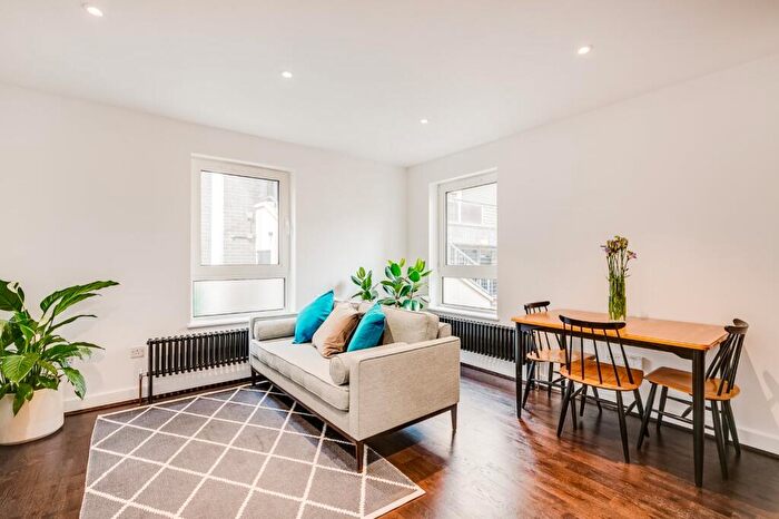 1 Bedroom Flat For Sale In Dukes Court, Mortlake High Street, SW14