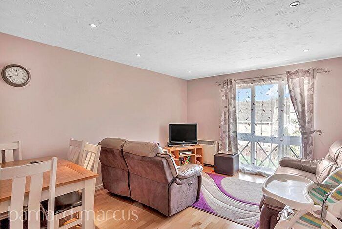 2 Bedroom Apartment To Rent In Ribblesdale Avenue, Friern Barnet, London, N11