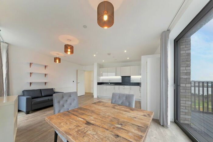 2 Bedroom Flat To Rent In Kingfisher Heights, Royal Victoria, London, E16